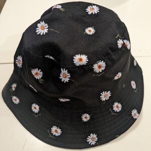 Reversible white and floral bucket het